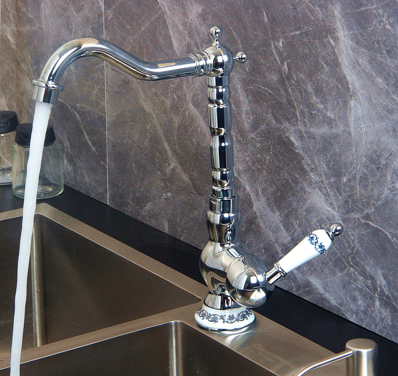 Antique Basin Brass Faucets Bathroom Sink Mixer Deck Faucet Rotate Single Handle Hot And Cold Water Mixer Taps Crane Tap - WELQUEEN